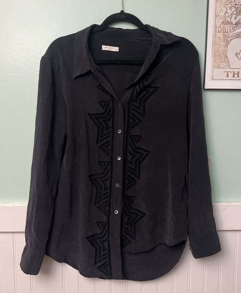 Women's Equipment Femme Quinn Silk Blouse Shirt Sz XS Black Lace Sleeves Goth